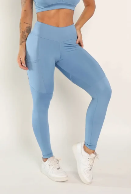 Calza deportiva modelo Isa/Hecho en Brasil. Tiro alto.