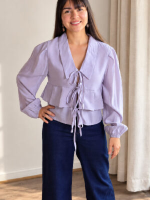 blusa de vuelos gris